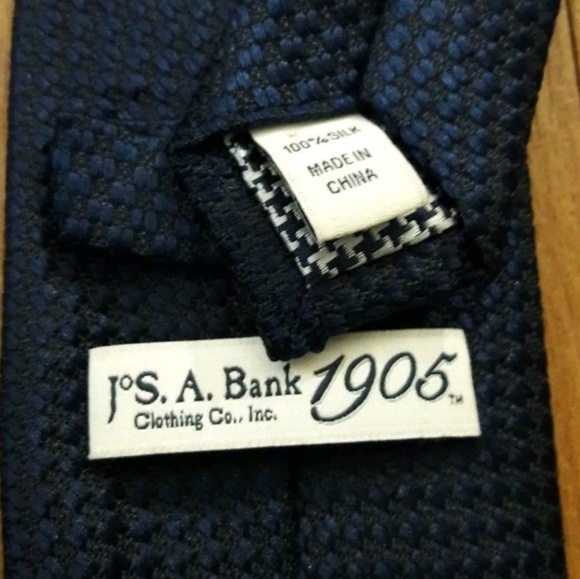 JOS. A. BANK 1905 Collection Navy 100% Silk Tie - Picture 5 of 5